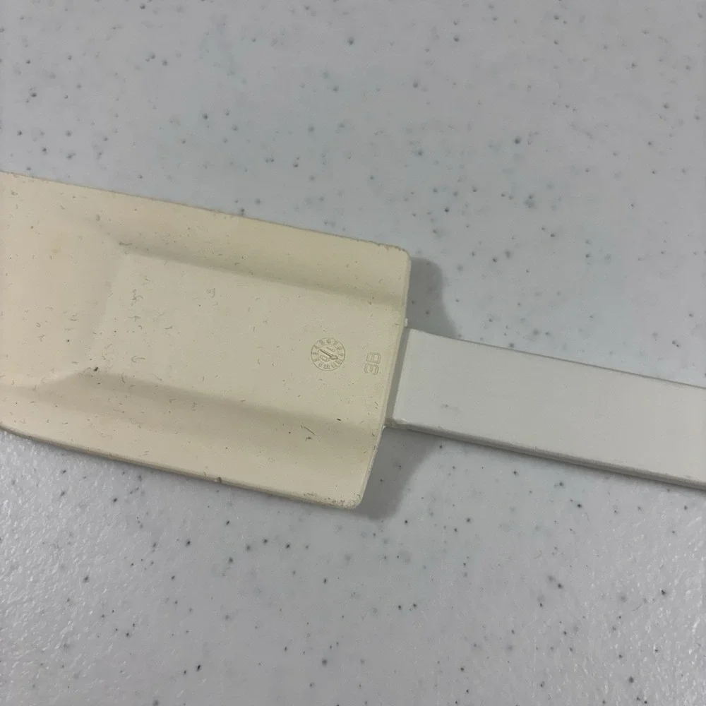VTG Pampered Chef Flat Spatula Scraper Silicon White USA Made 3B FLAW